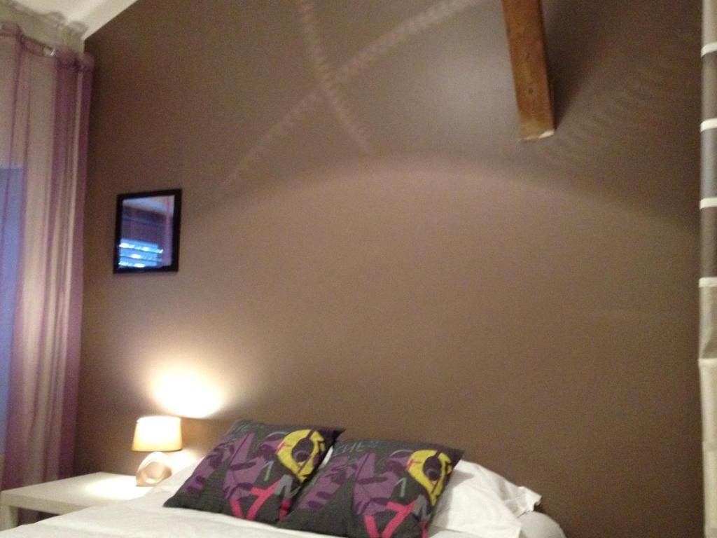 Demeure & Dependance - Chambres D'Hotes Depuis 2012 Tassin-la-Demi-Lune Rum bild